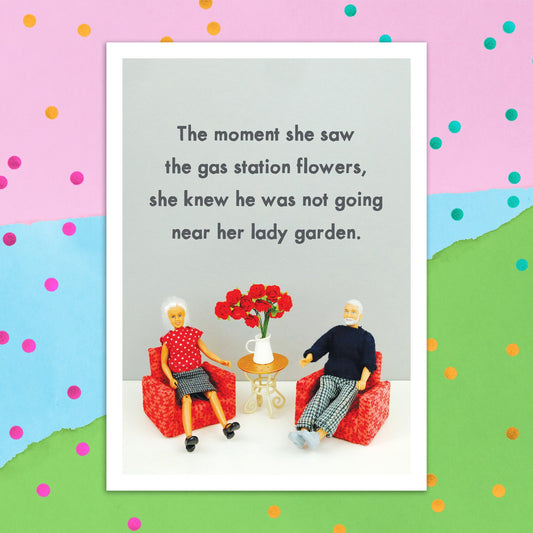 3895-JJR045 | BD/Petrol station flowers